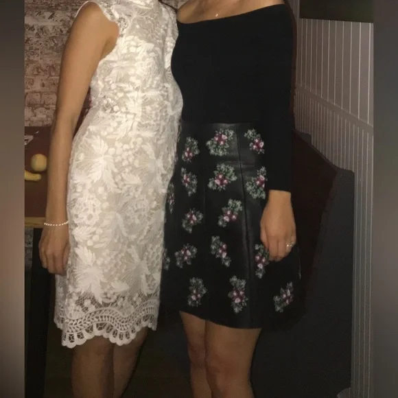 Club Monaco Size 2 Black Leather Mini A Line with Embroidered Flowers - Picture 3 of 4